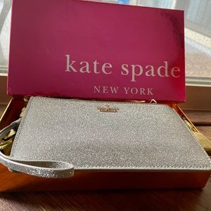 😍 NWOT Kate Spade Burgess Court Lacey wristlet😍